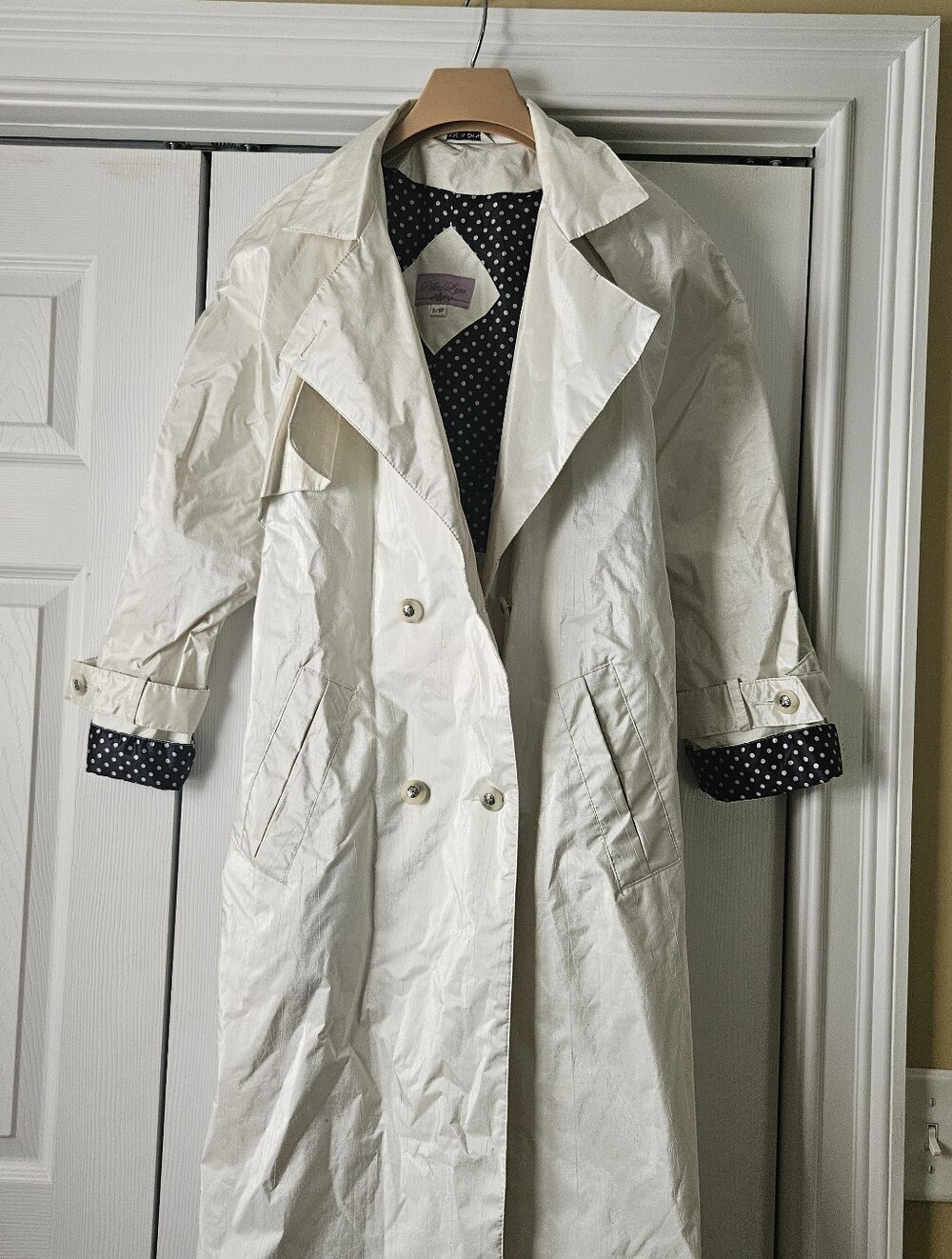 Vintage Women's White Trench Coat with Polka Dot Lining